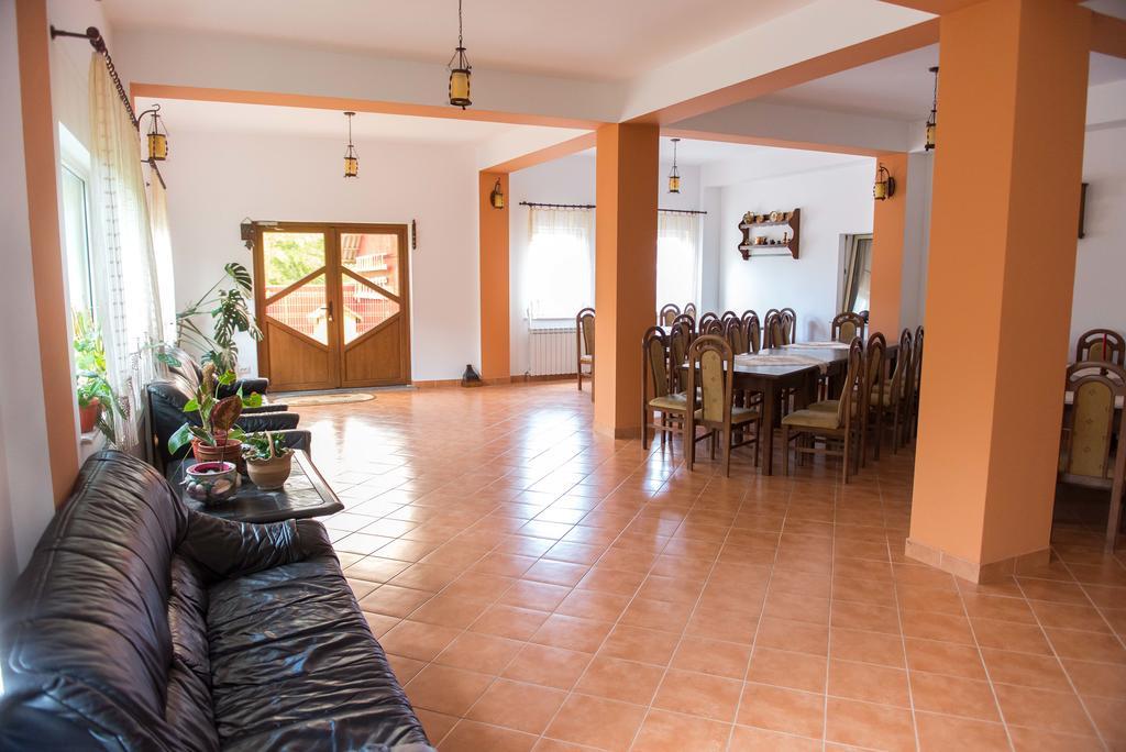 Hotel Casa Andreea Sucevita Esterno foto