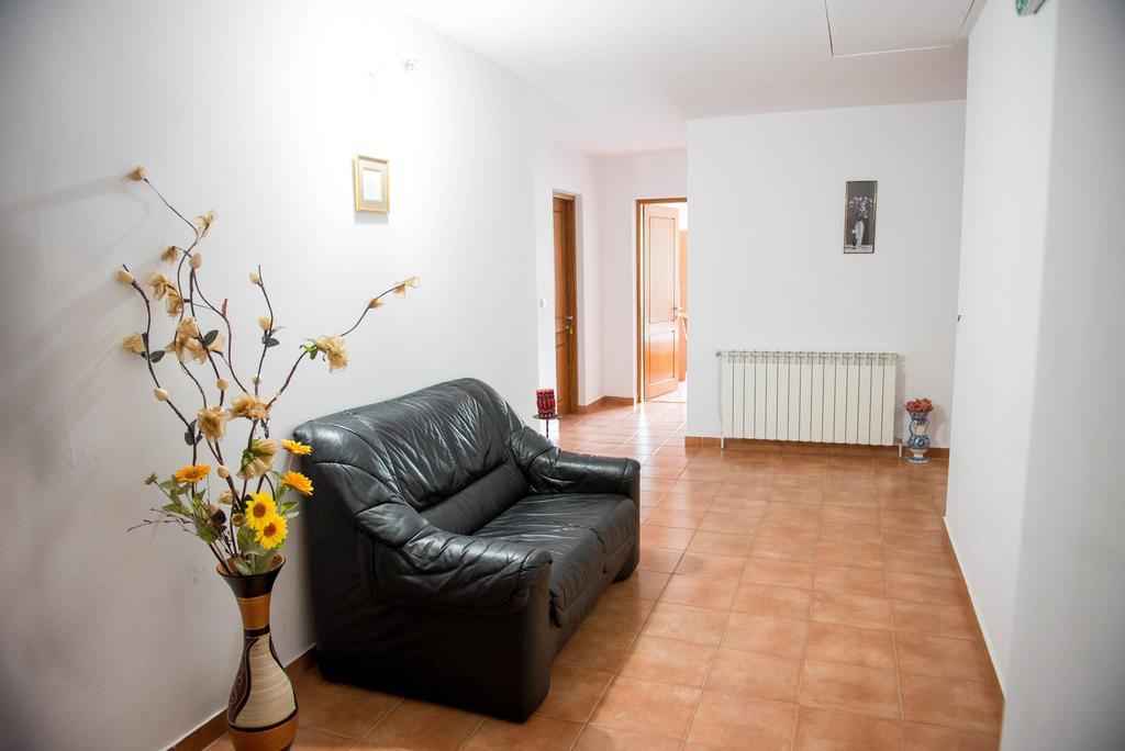 Hotel Casa Andreea Sucevita Esterno foto