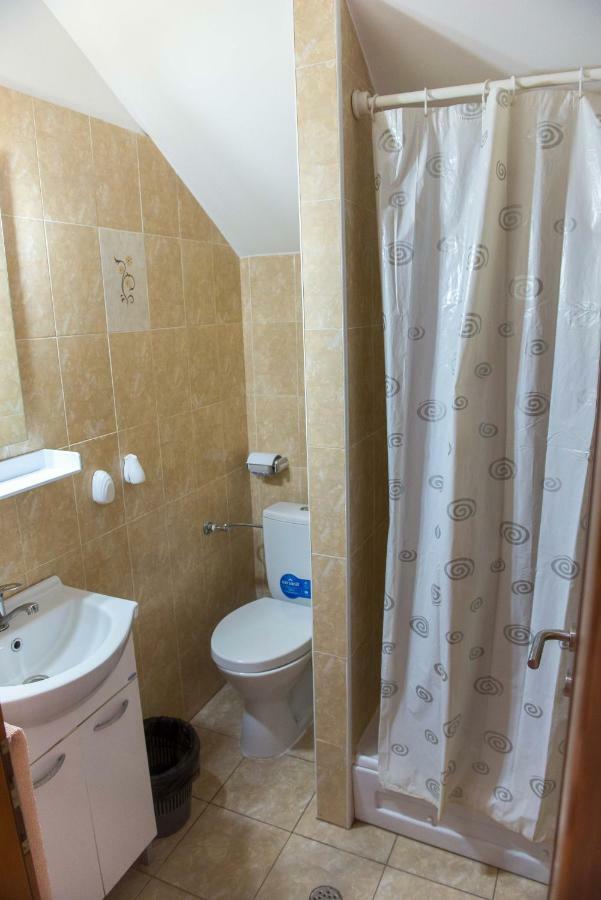 Hotel Casa Andreea Sucevita Esterno foto